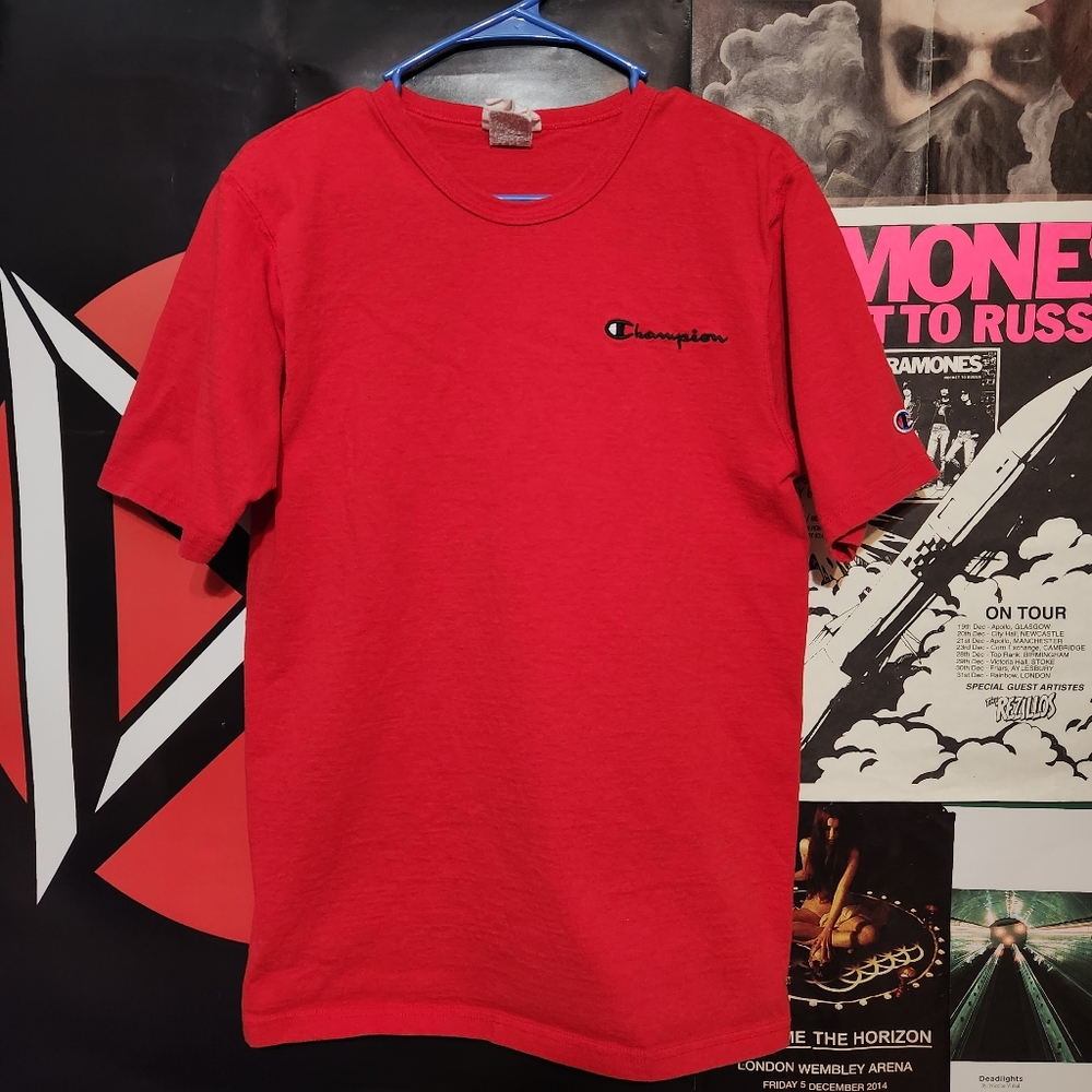 Retro style streetwear champion red tshirt